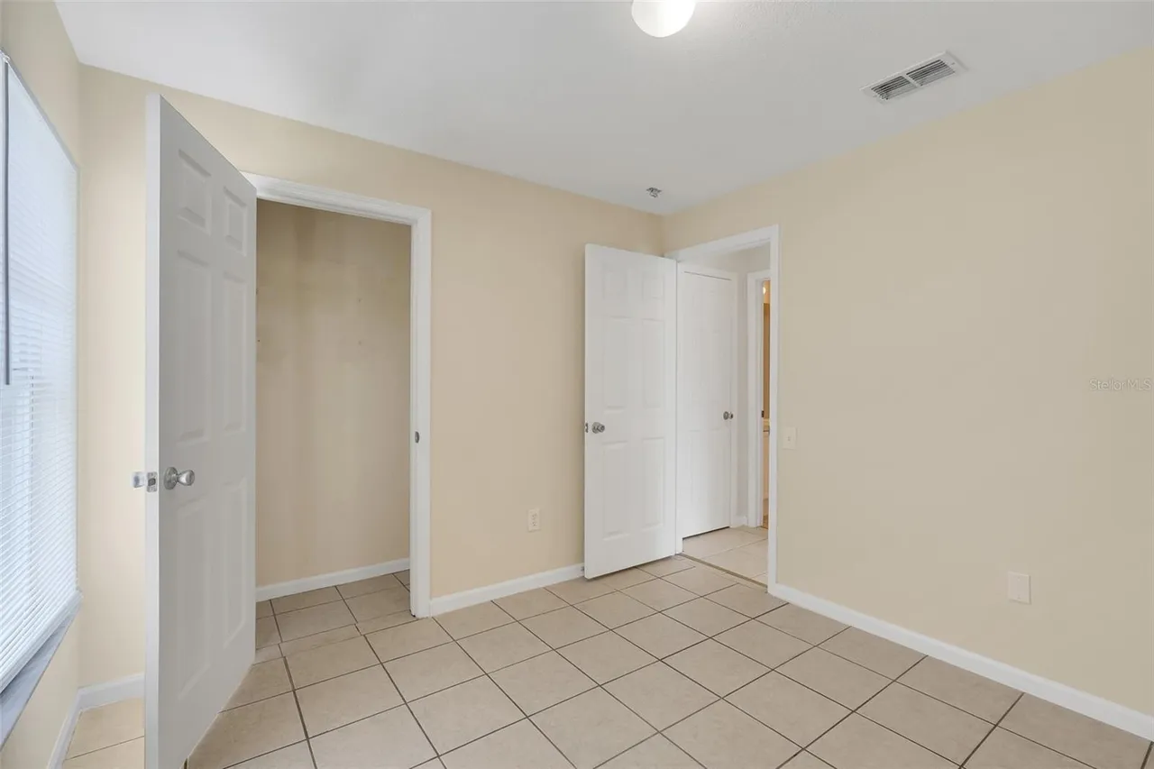 Slide show image of the Orlando Florida Home for Sale 19