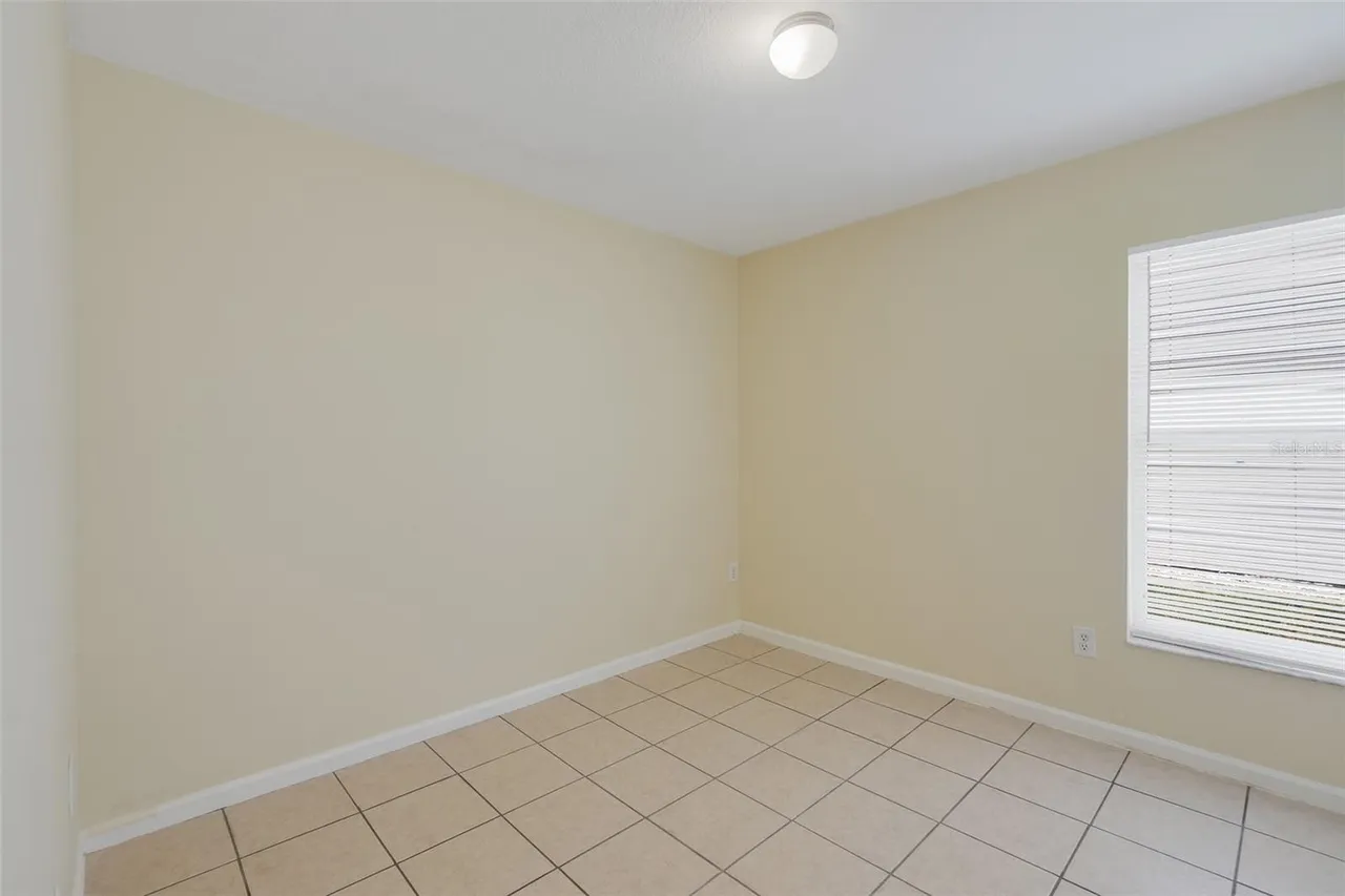 Slide show image of the Orlando Florida Home for Sale 23