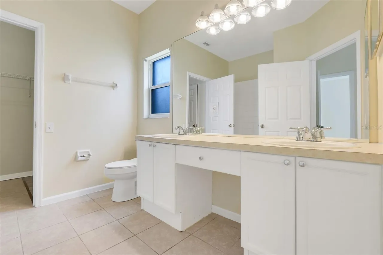 Slide show image of the Orlando Florida Home for Sale 26