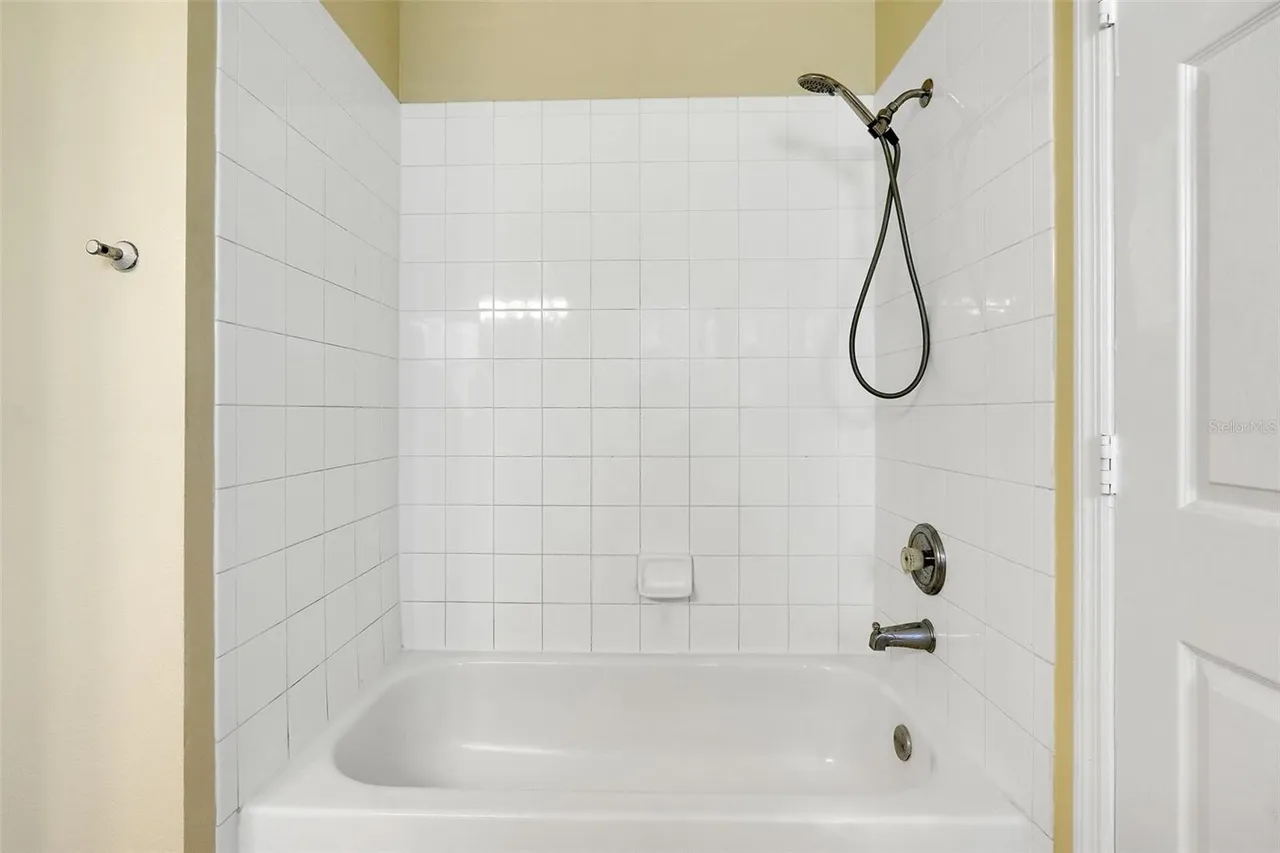 Slide show image of the Orlando Florida Home for Sale 27