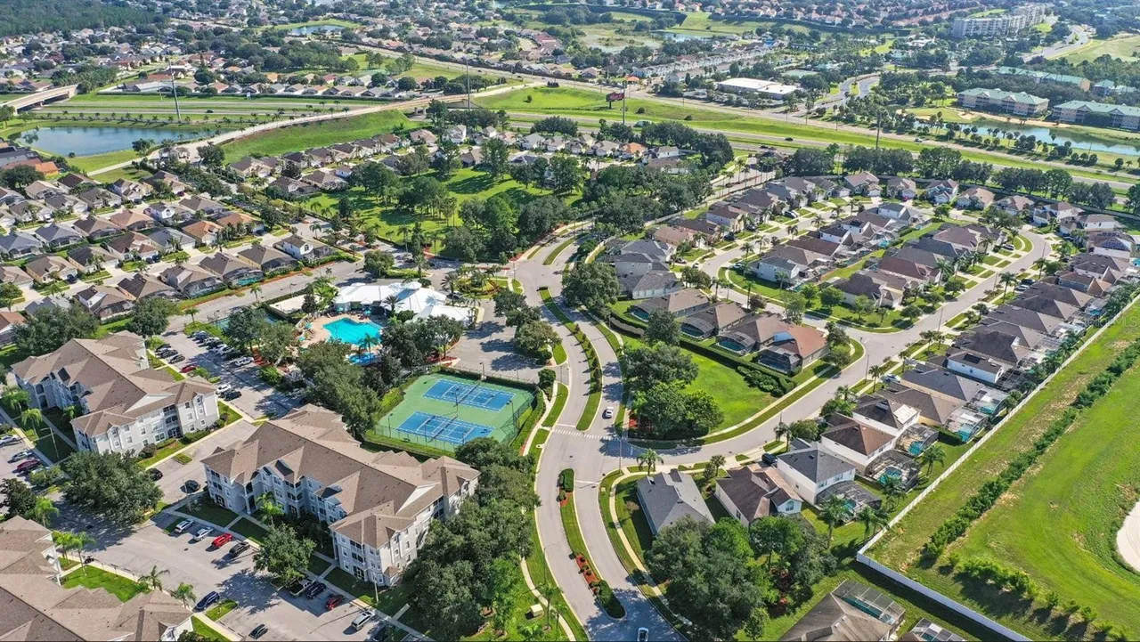 Slide show image of the Orlando Florida Home for Sale 32