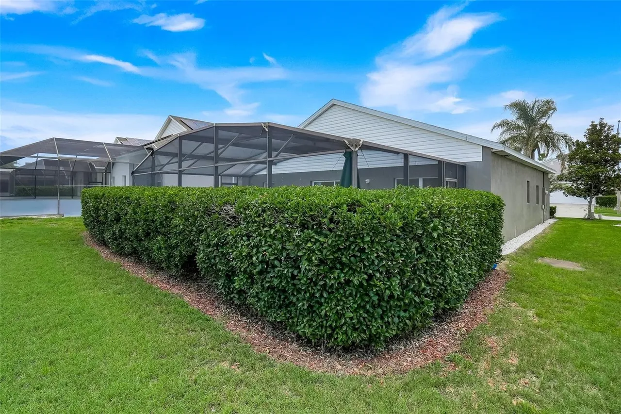 Slide show image of the Orlando Florida Home for Sale 34