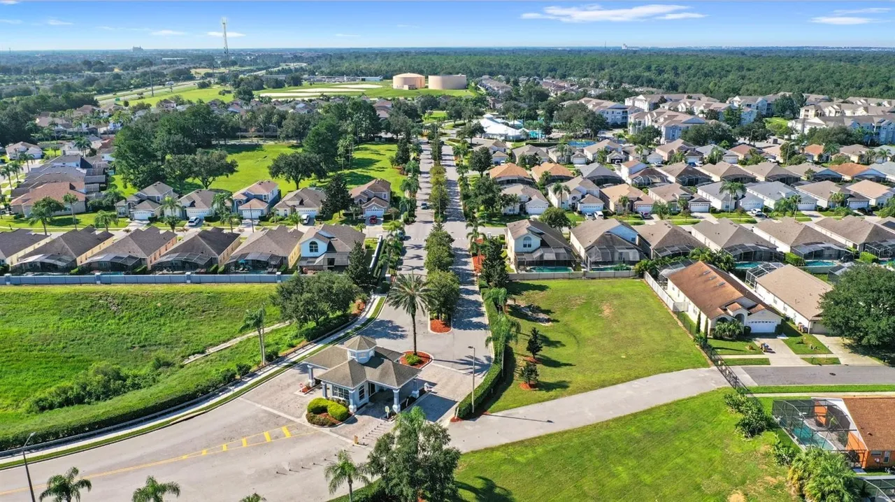 Slide show image of the Orlando Florida Home for Sale 37