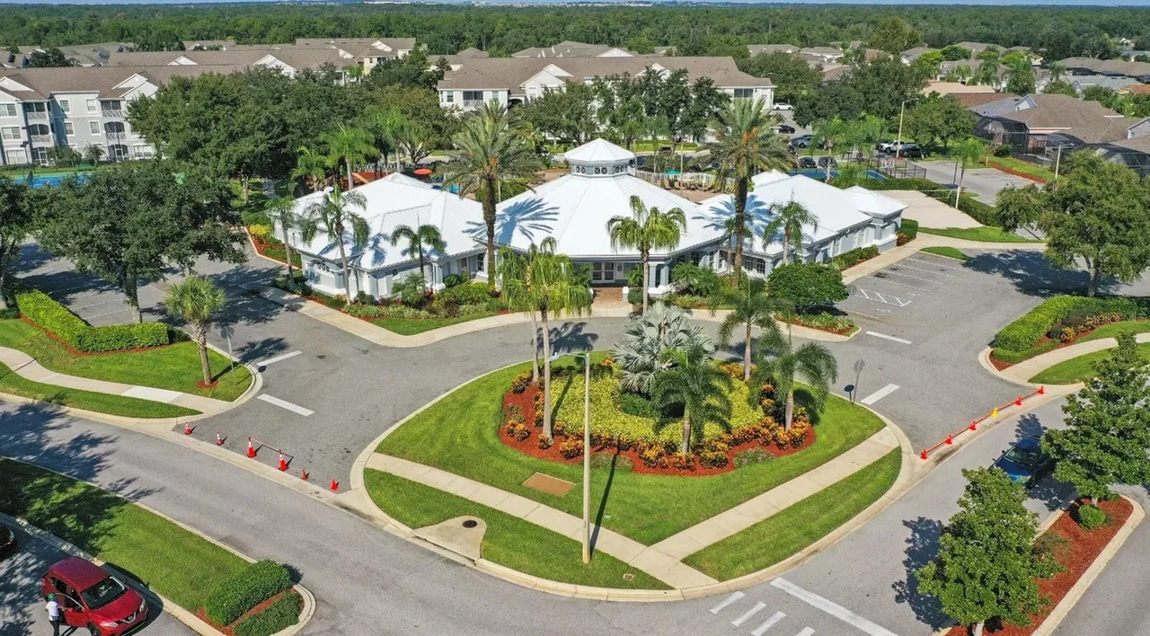 Slide show image of the Orlando Florida Home for Sale 38