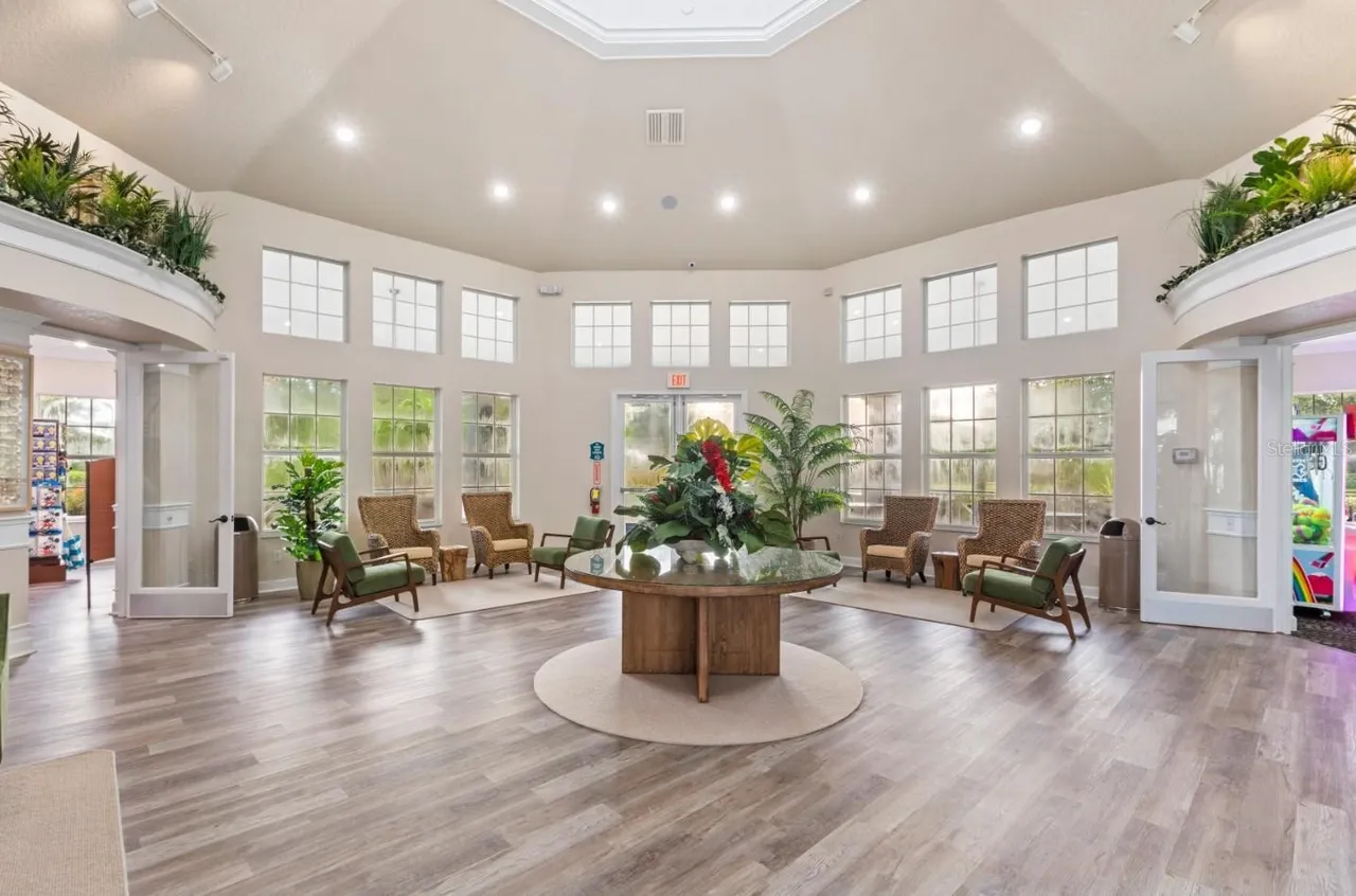 Slide show image of the Orlando Florida Home for Sale 41