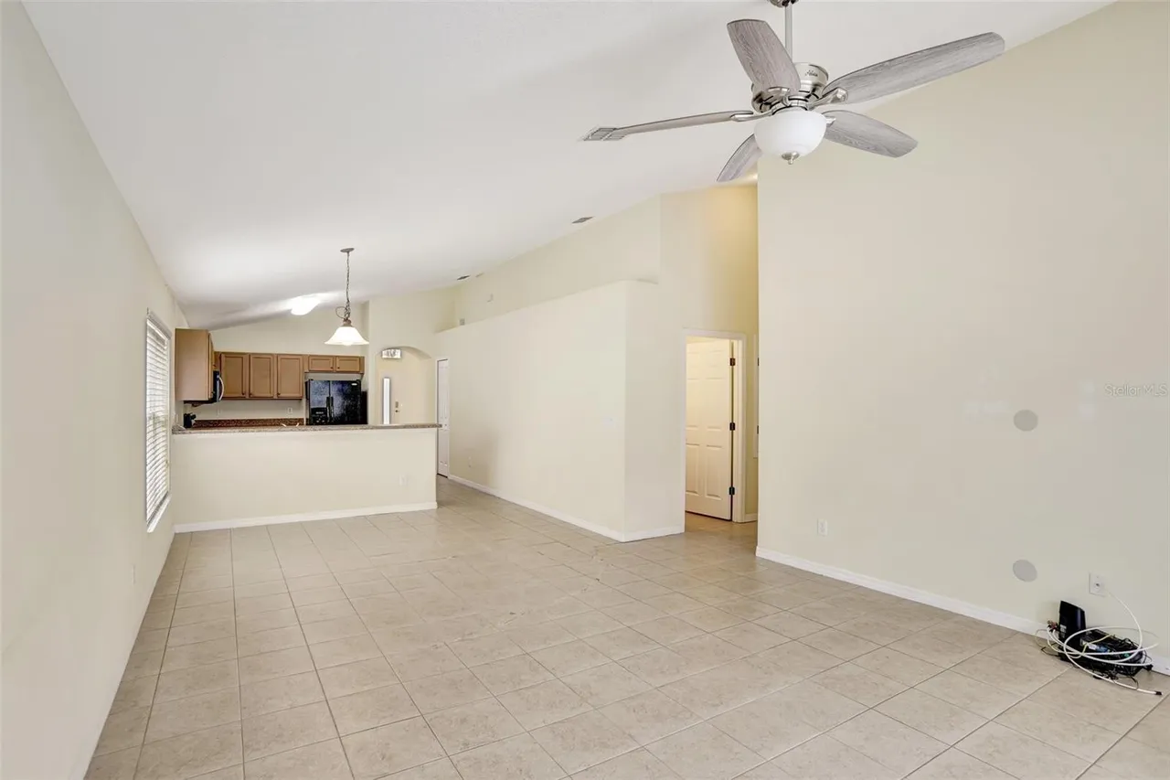 Slide show image of the Orlando Florida Home for Sale 11