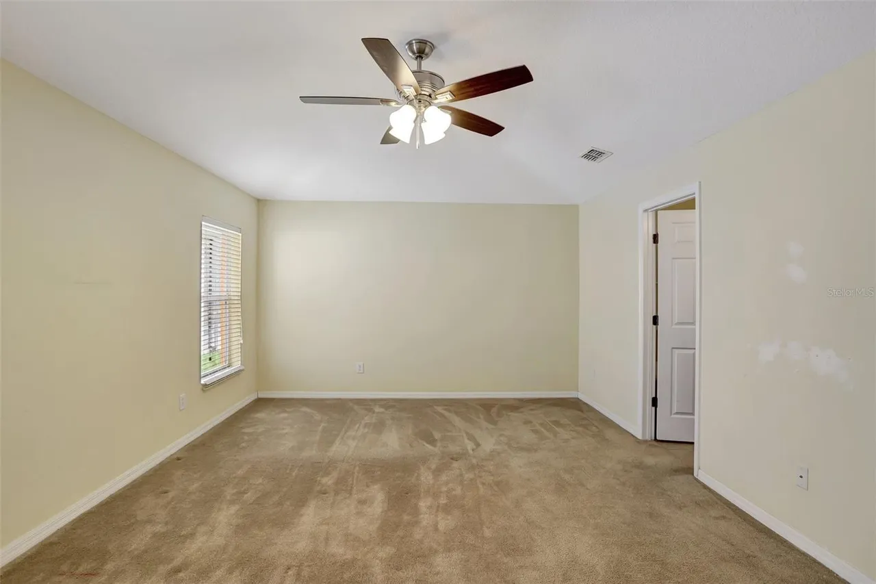 Slide show image of the Orlando Florida Home for Sale 13