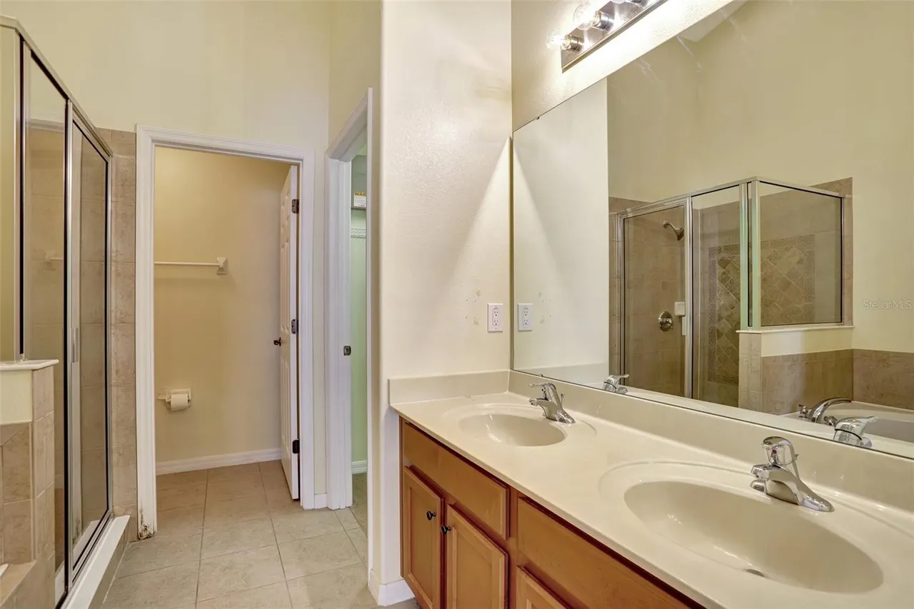 Slide show image of the Orlando Florida Home for Sale 15