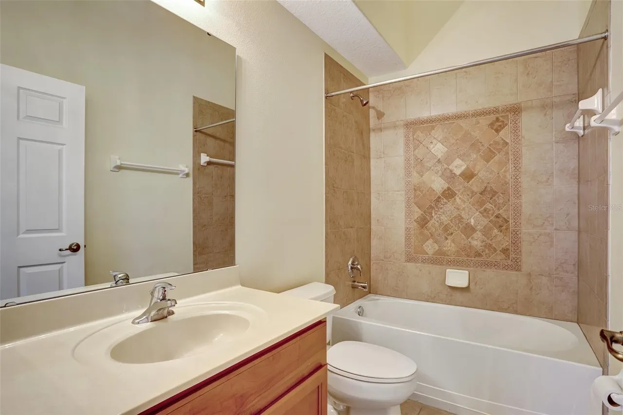 Slide show image of the Orlando Florida Home for Sale 23