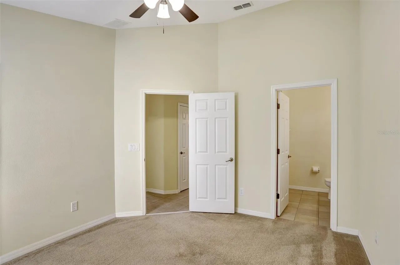 Slide show image of the Orlando Florida Home for Sale 26
