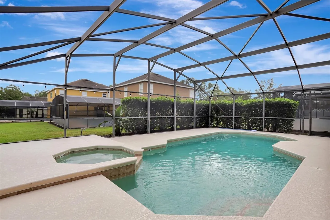 Slide show image of the Orlando Florida Home for Sale 32