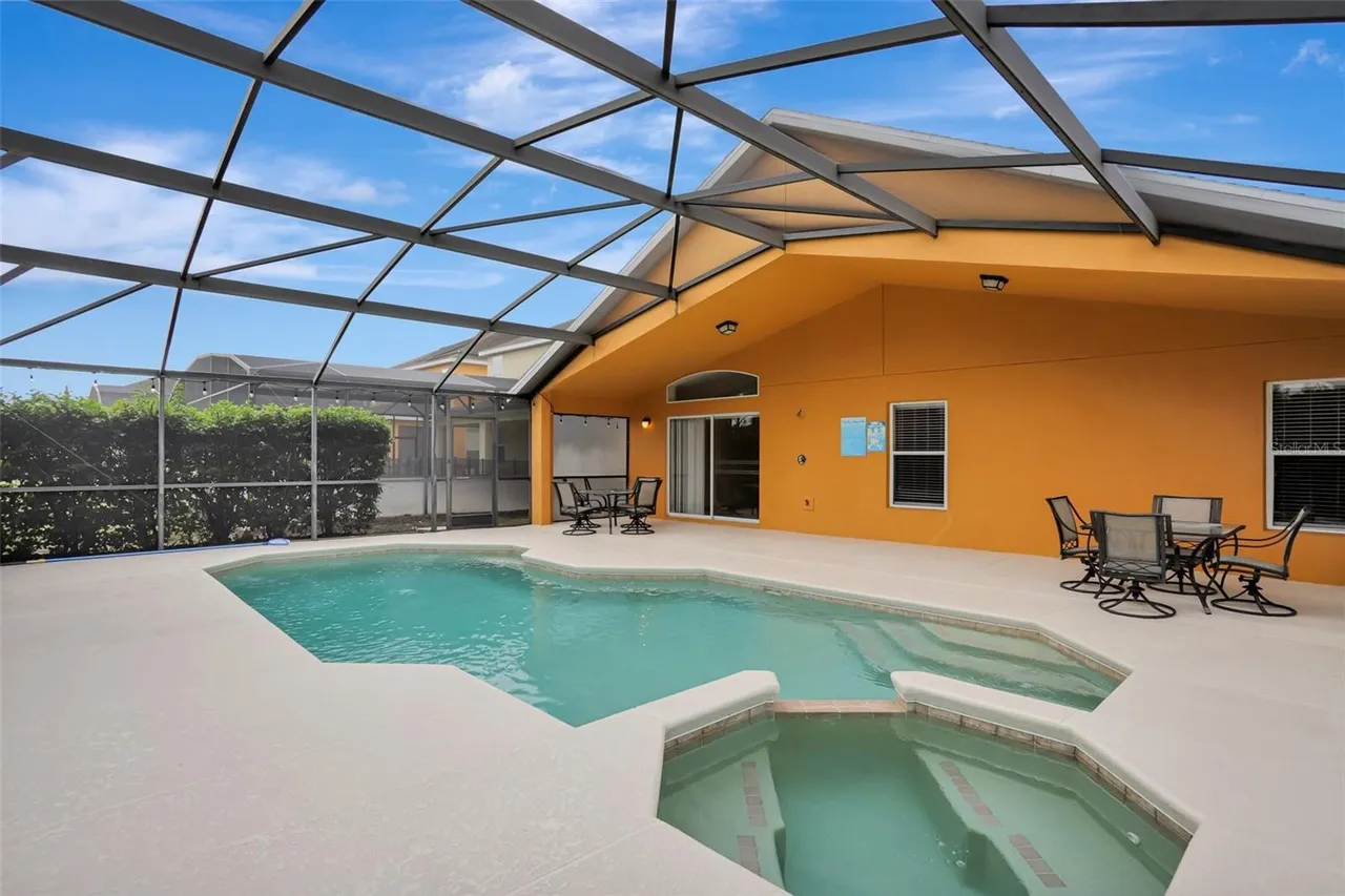 Slide show image of the Orlando Florida Home for Sale 33