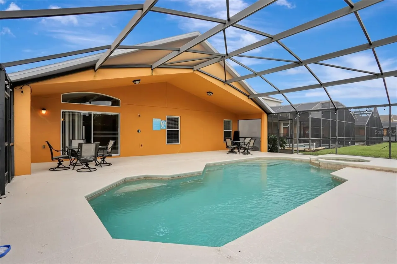 Slide show image of the Orlando Florida Home for Sale 34