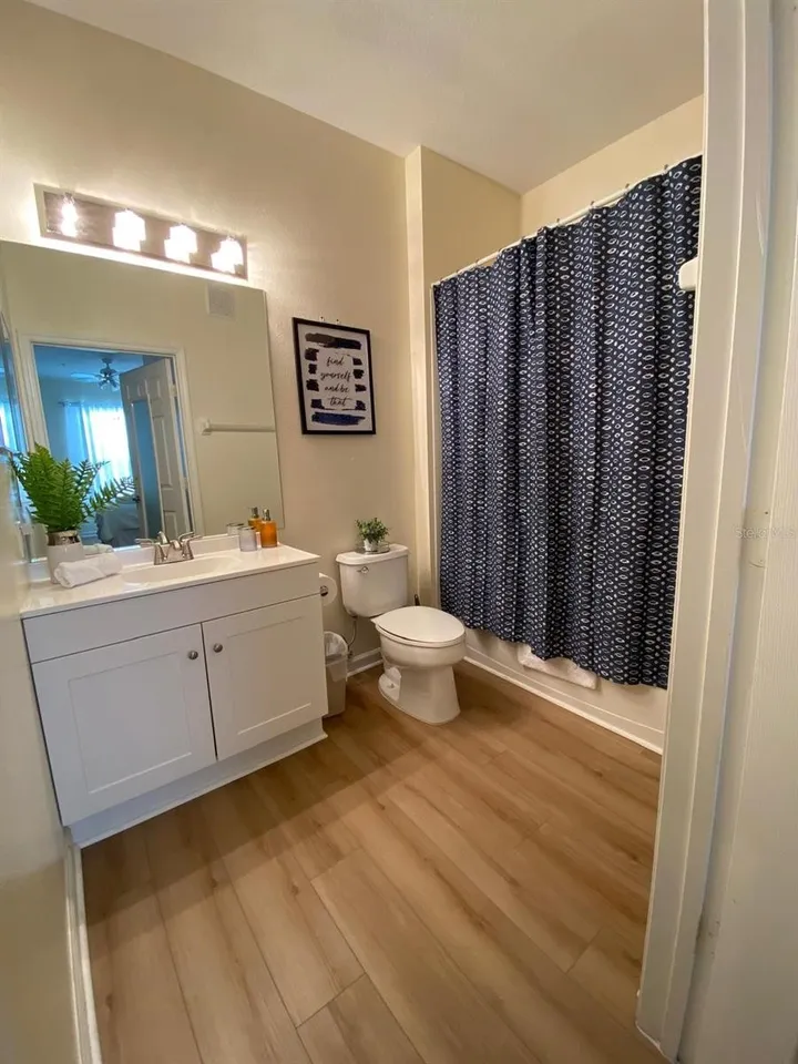 Slide show image of the Orlando Florida Home for Sale 11