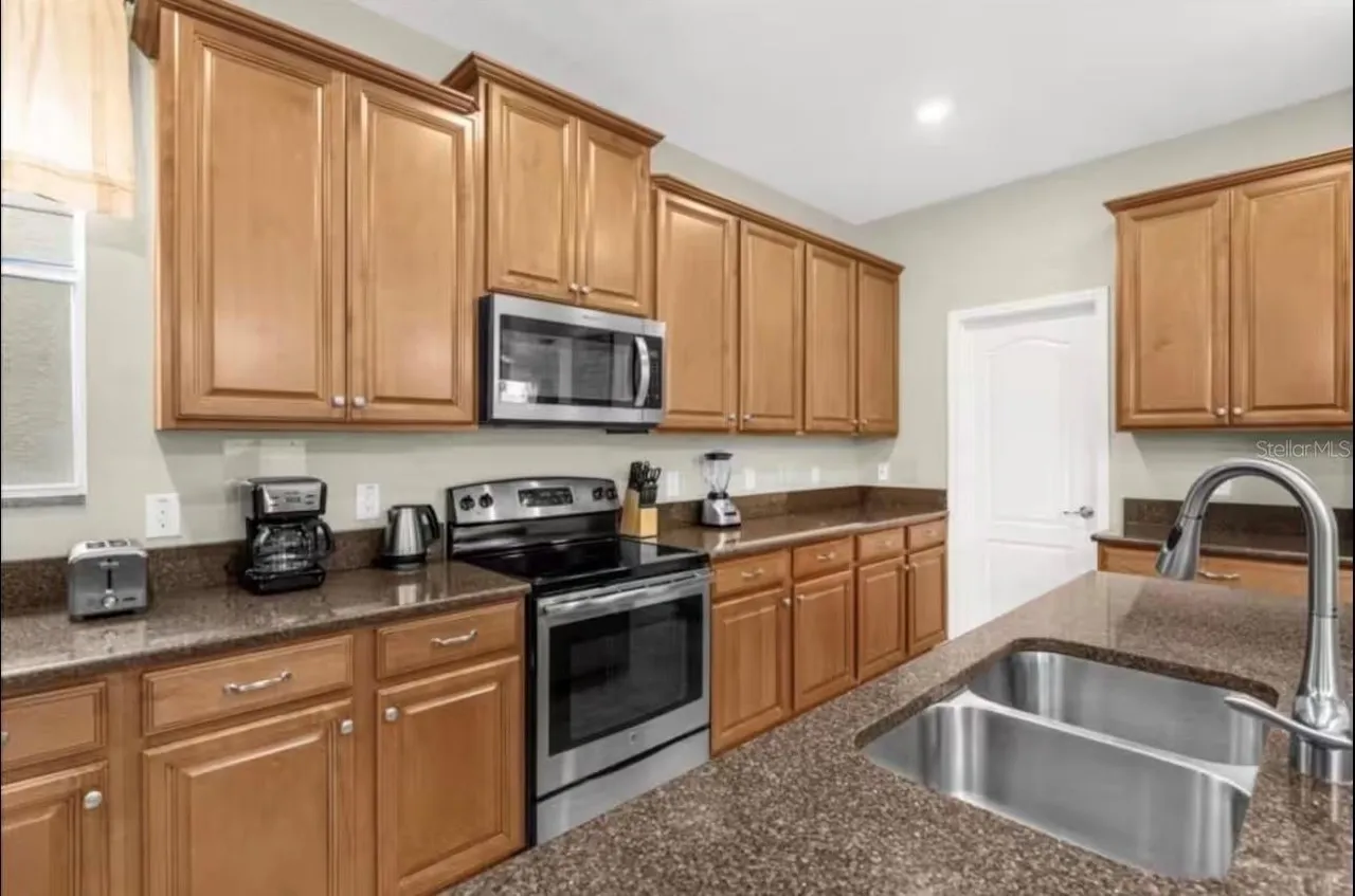 Slide show image of the Orlando Florida Home for Sale 09