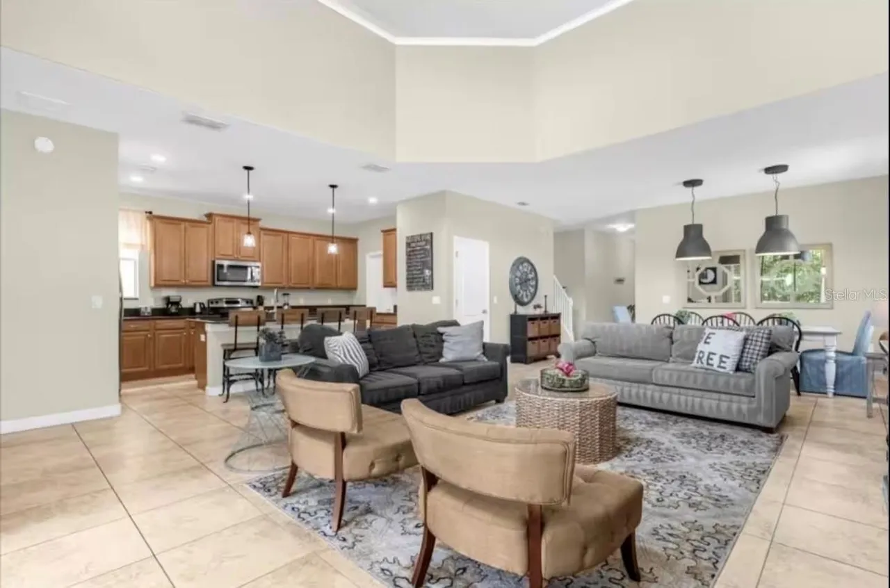 Slide show image of the Orlando Florida Home for Sale 10