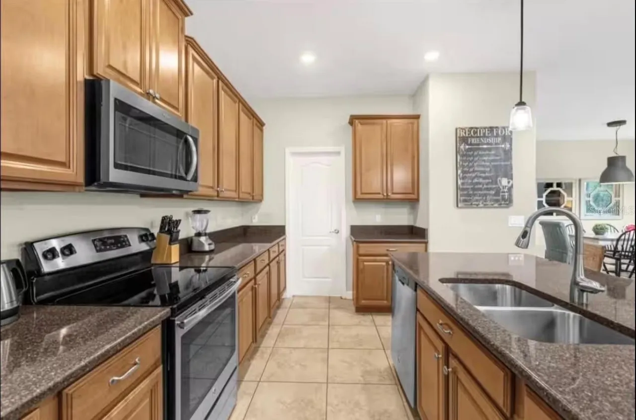 Slide show image of the Orlando Florida Home for Sale 12