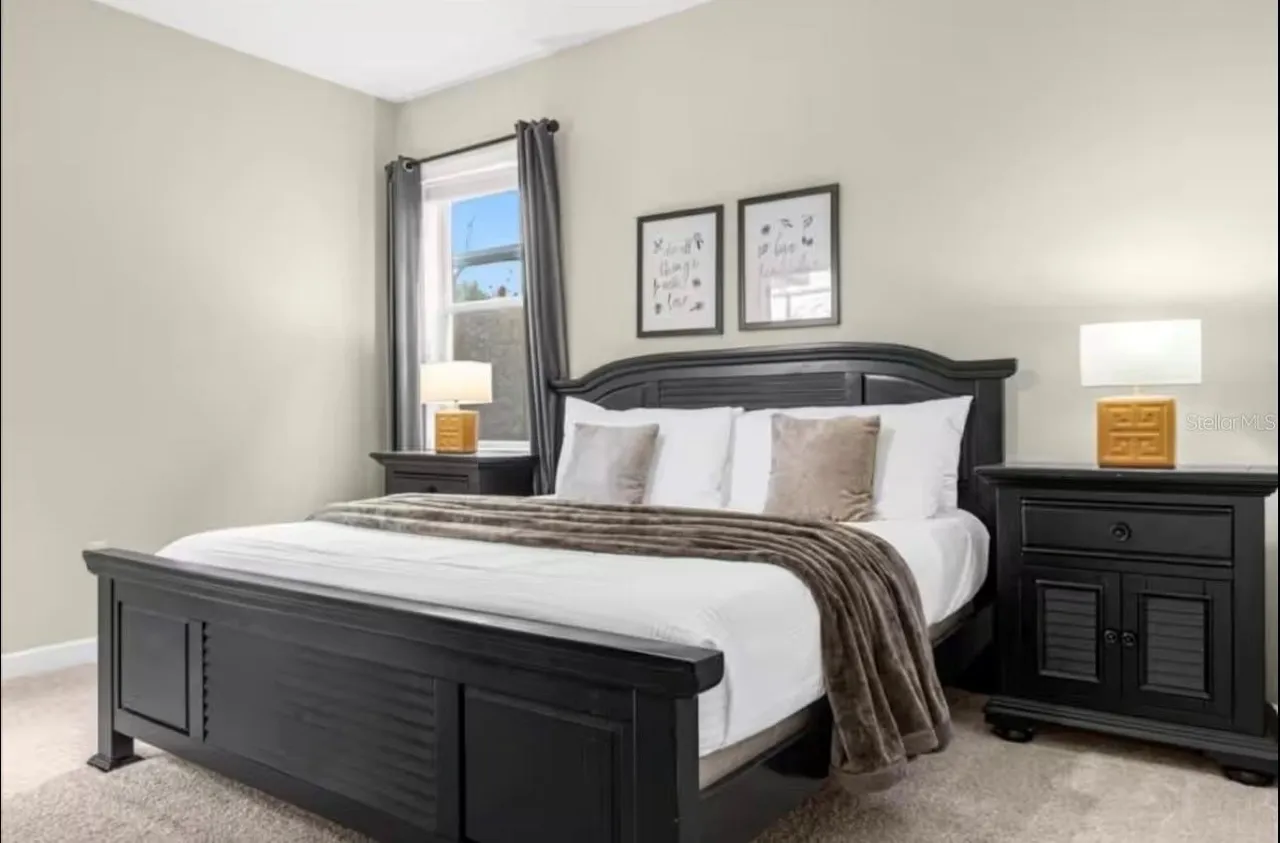 Slide show image of the Orlando Florida Home for Sale 18