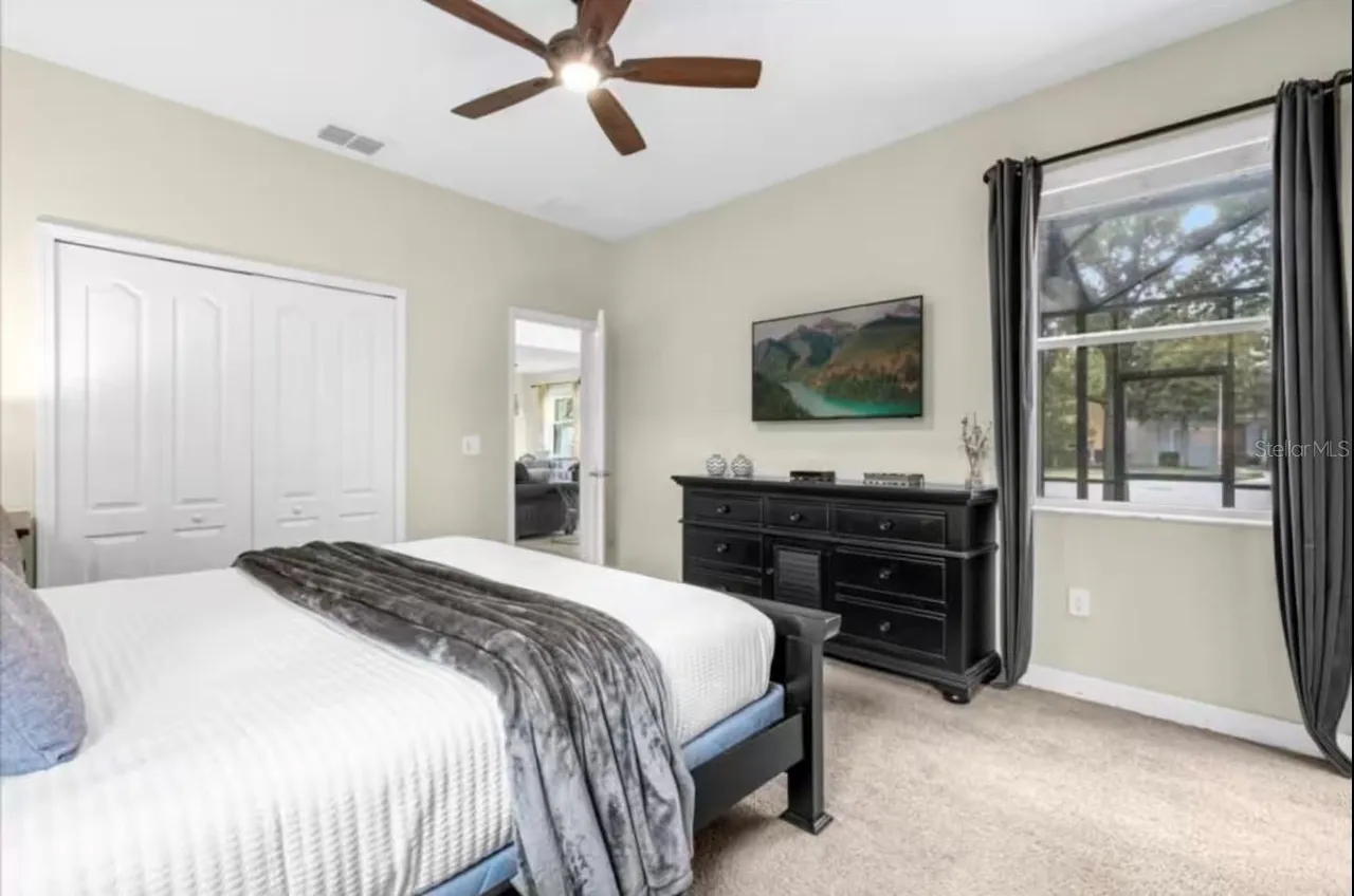 Slide show image of the Orlando Florida Home for Sale 19