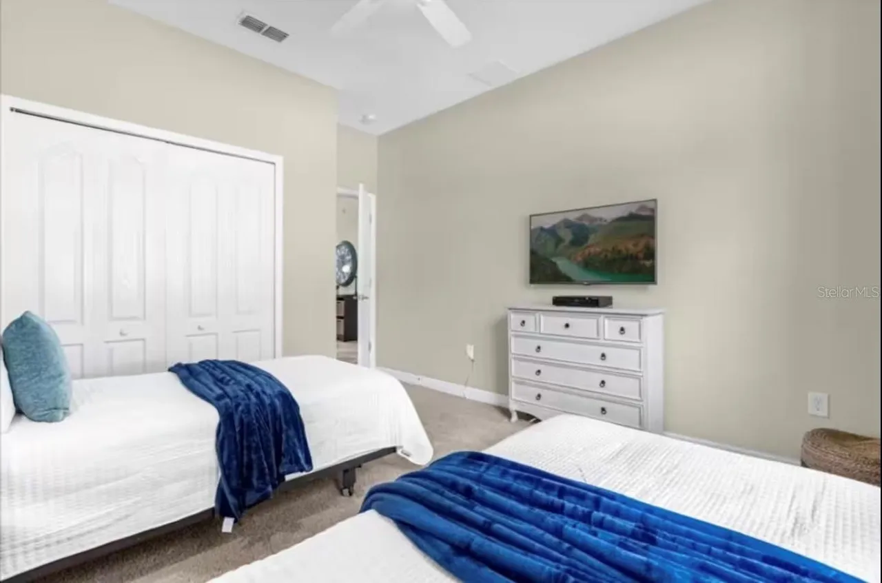 Slide show image of the Orlando Florida Home for Sale 21