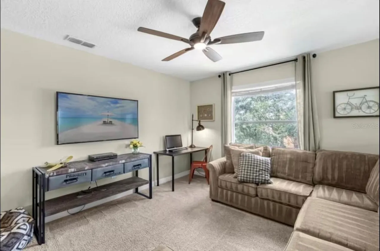 Slide show image of the Orlando Florida Home for Sale 22