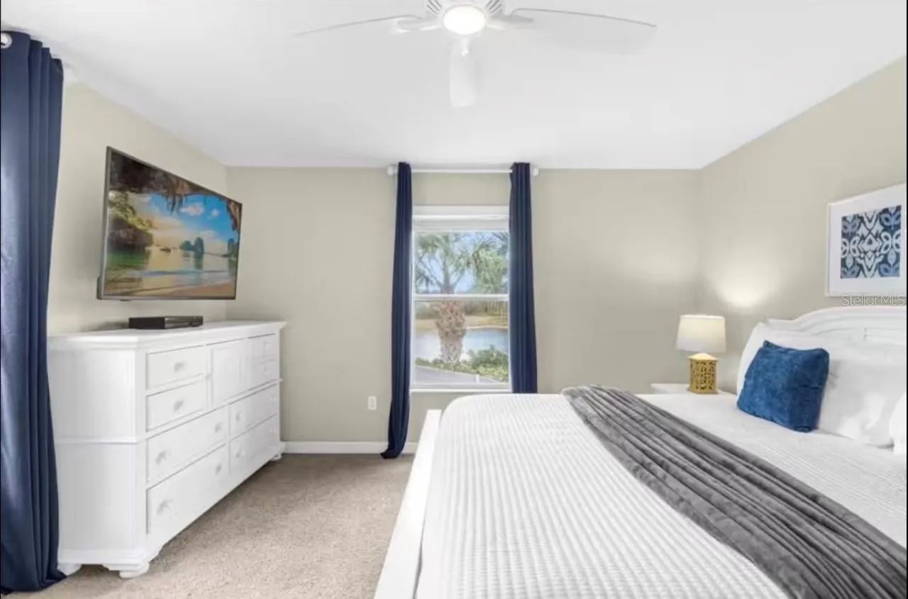 Slide show image of the Orlando Florida Home for Sale 28