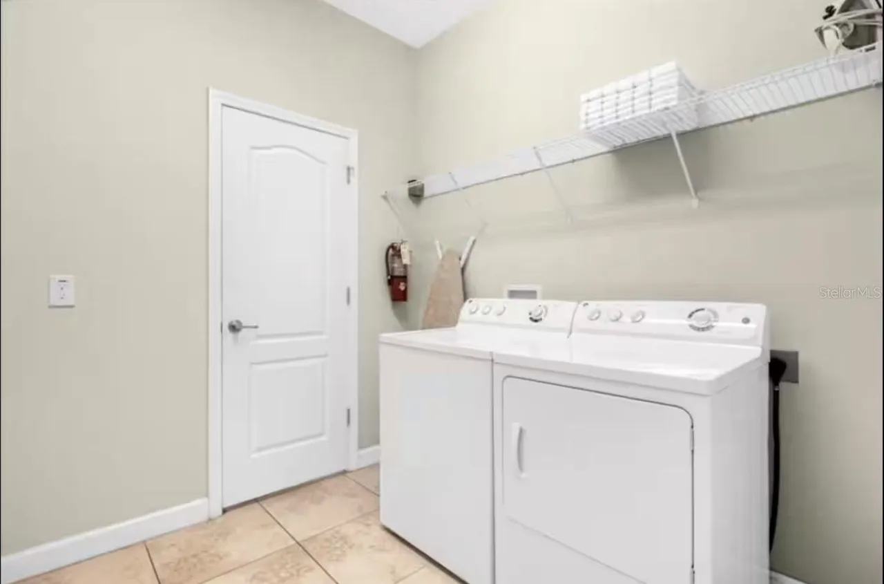 Slide show image of the Orlando Florida Home for Sale 30