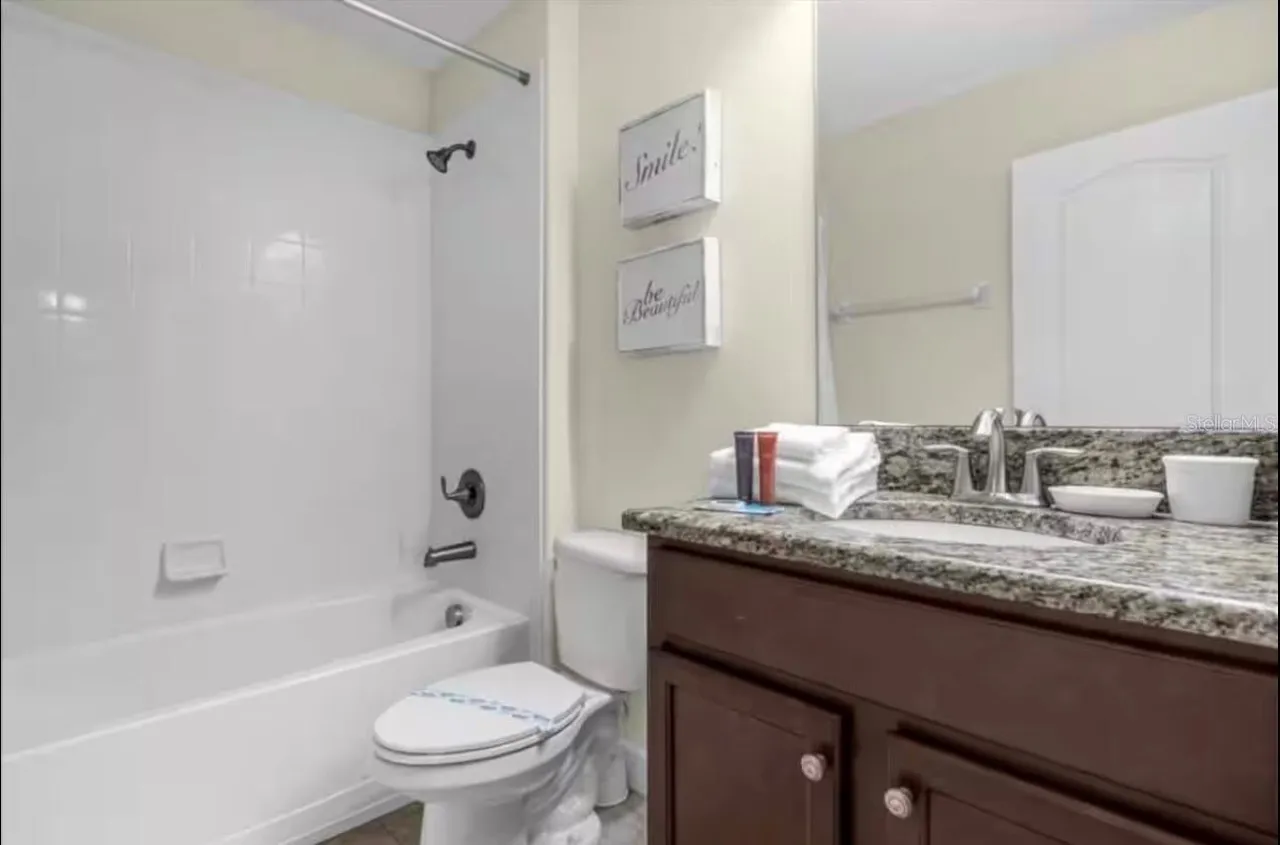 Slide show image of the Orlando Florida Home for Sale 31