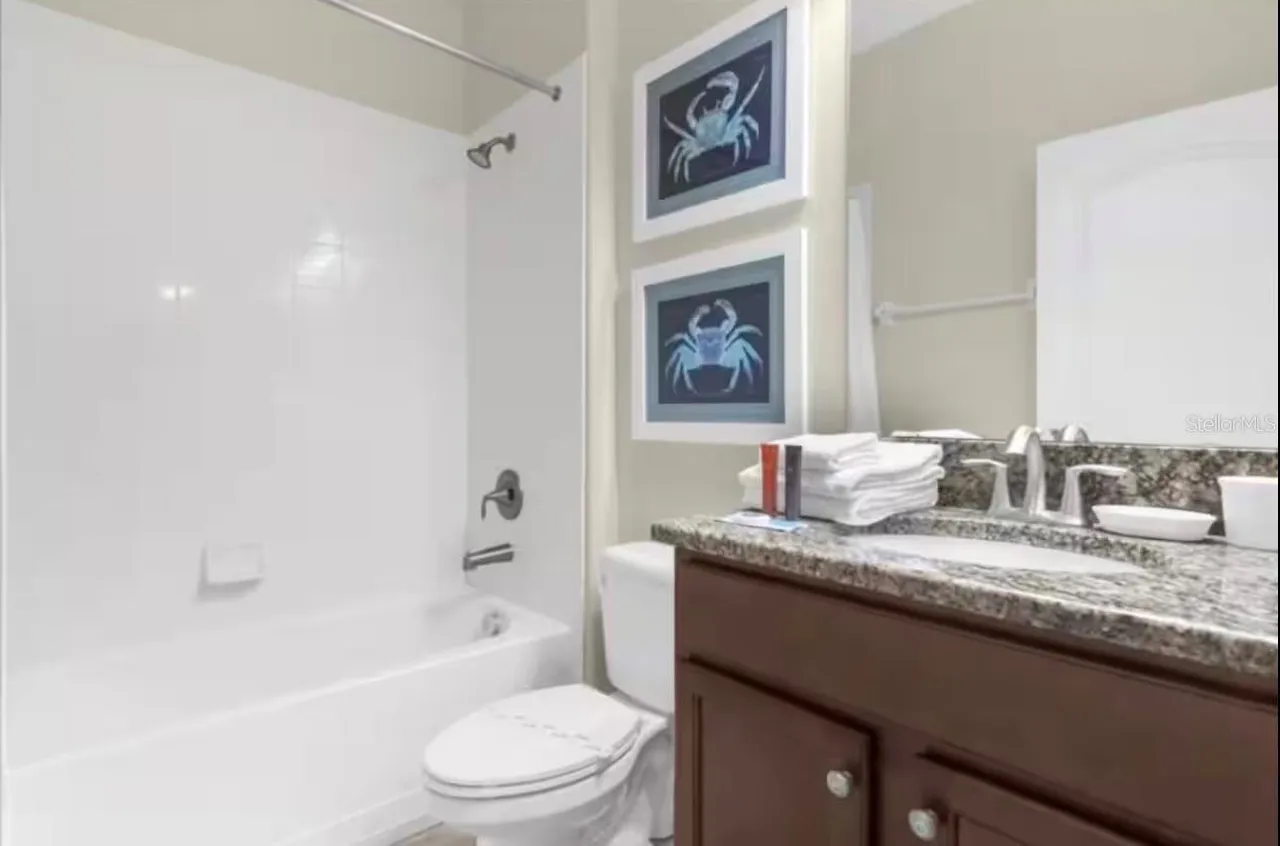Slide show image of the Orlando Florida Home for Sale 36