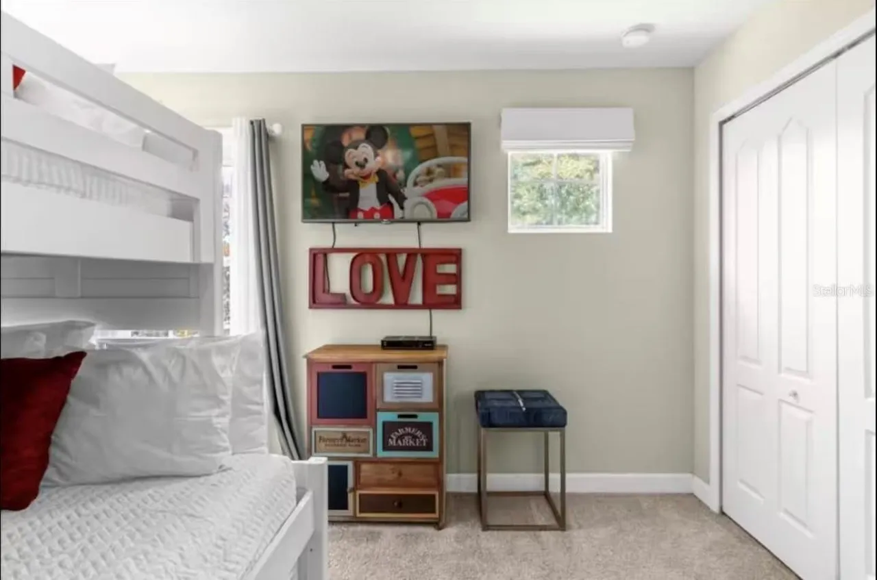 Slide show image of the Orlando Florida Home for Sale 37