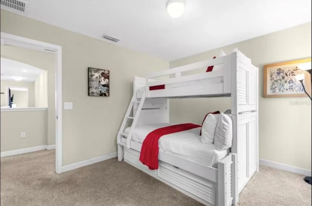 Slide show image of the Orlando Florida Home for Sale 38