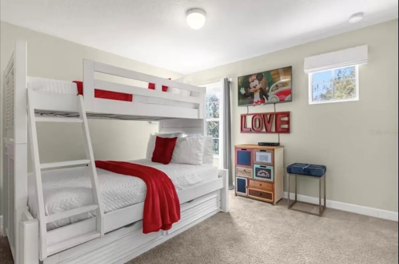 Slide show image of the Orlando Florida Home for Sale 39