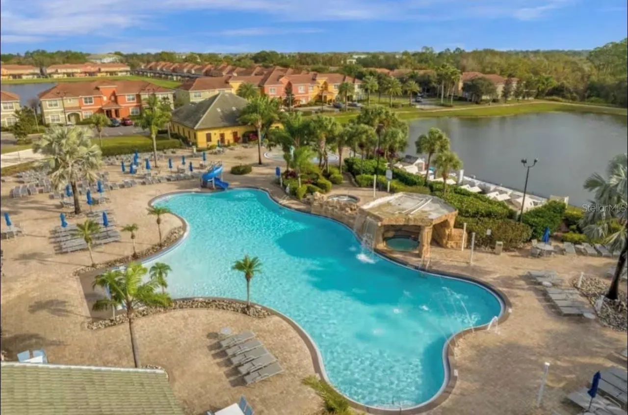 Slide show image of the Orlando Florida Home for Sale 43