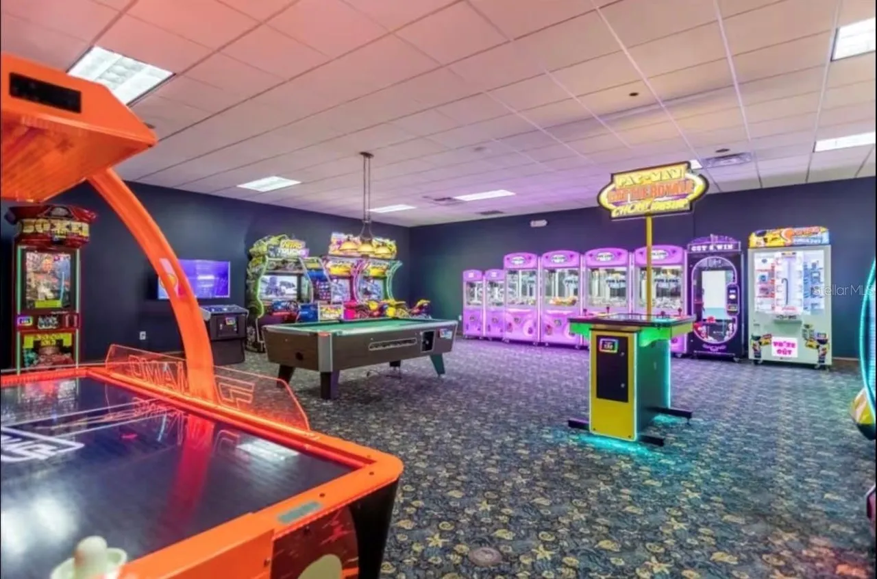 Slide show image of the Orlando Florida Home for Sale 48